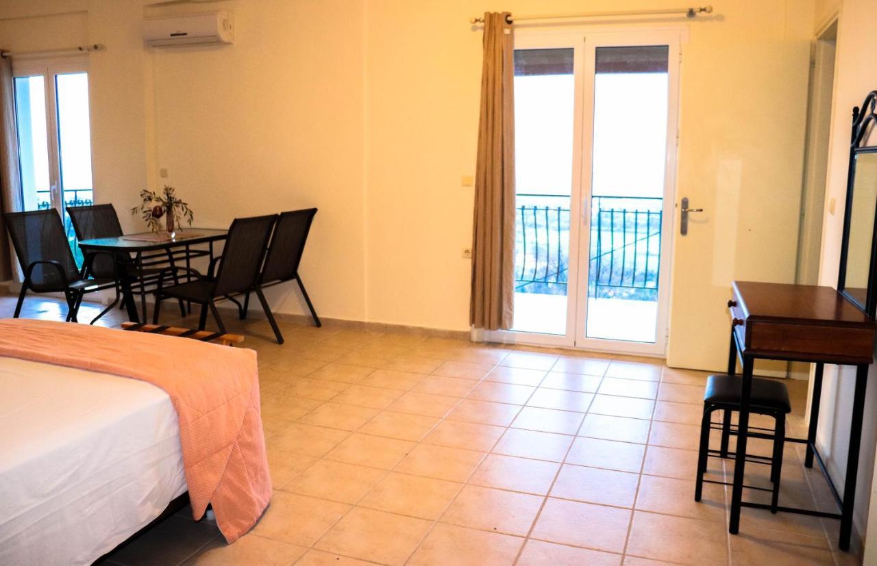 Orizontas Studios & Apartments Svoronata Bagian luar foto