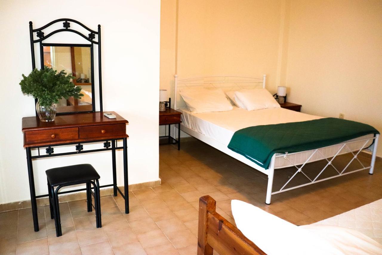 Orizontas Studios & Apartments Svoronata Bagian luar foto