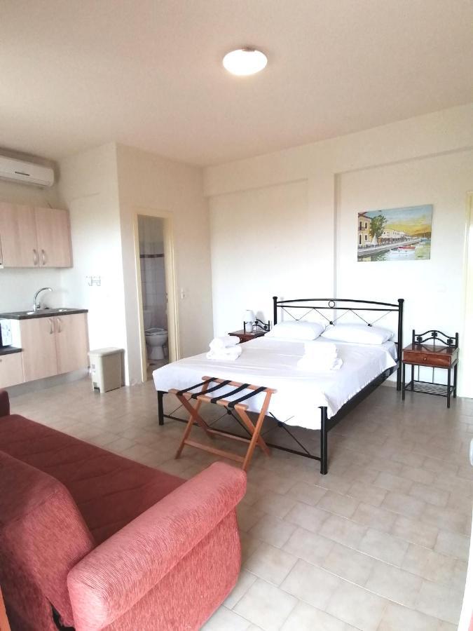Orizontas Studios & Apartments Svoronata Bagian luar foto